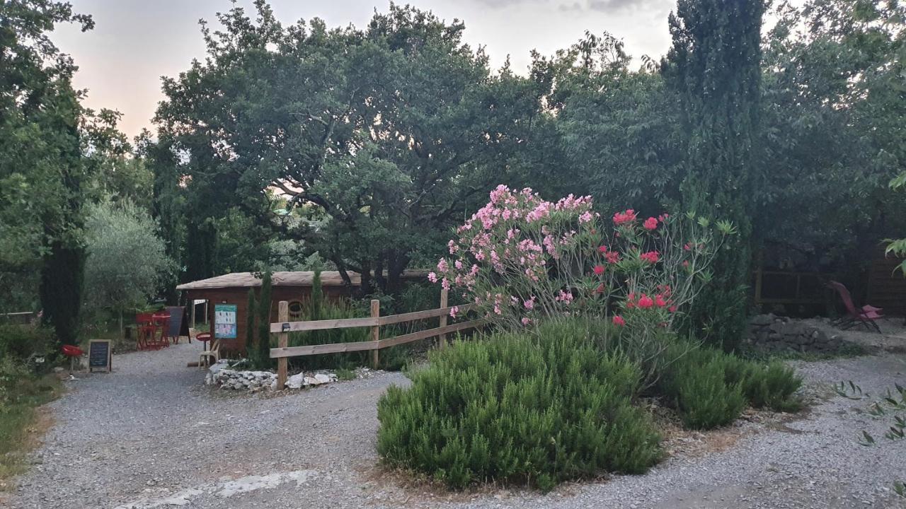 Roulottes Et Cabanes De Saint Cerice Vogue Luaran gambar