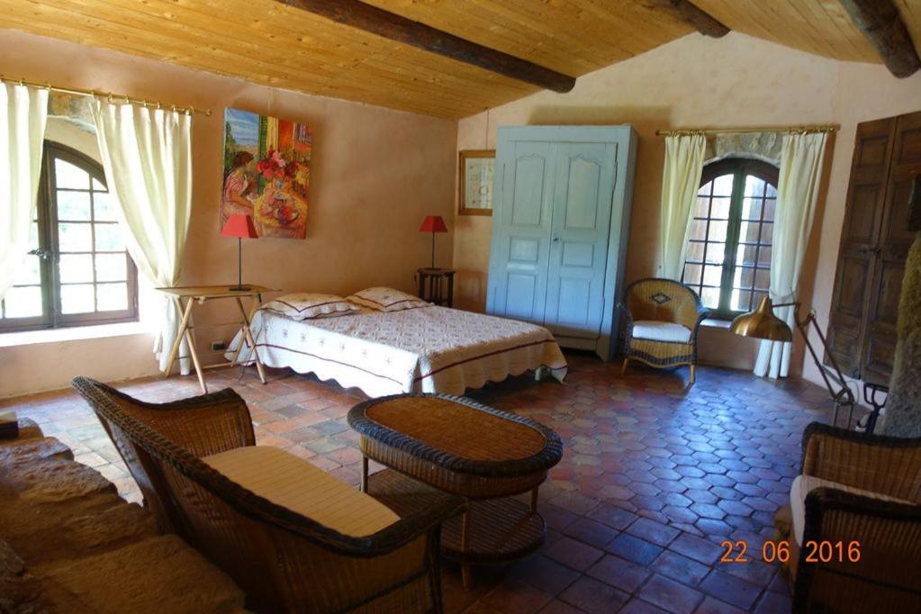 Roulottes Et Cabanes De Saint Cerice Vogue Luaran gambar