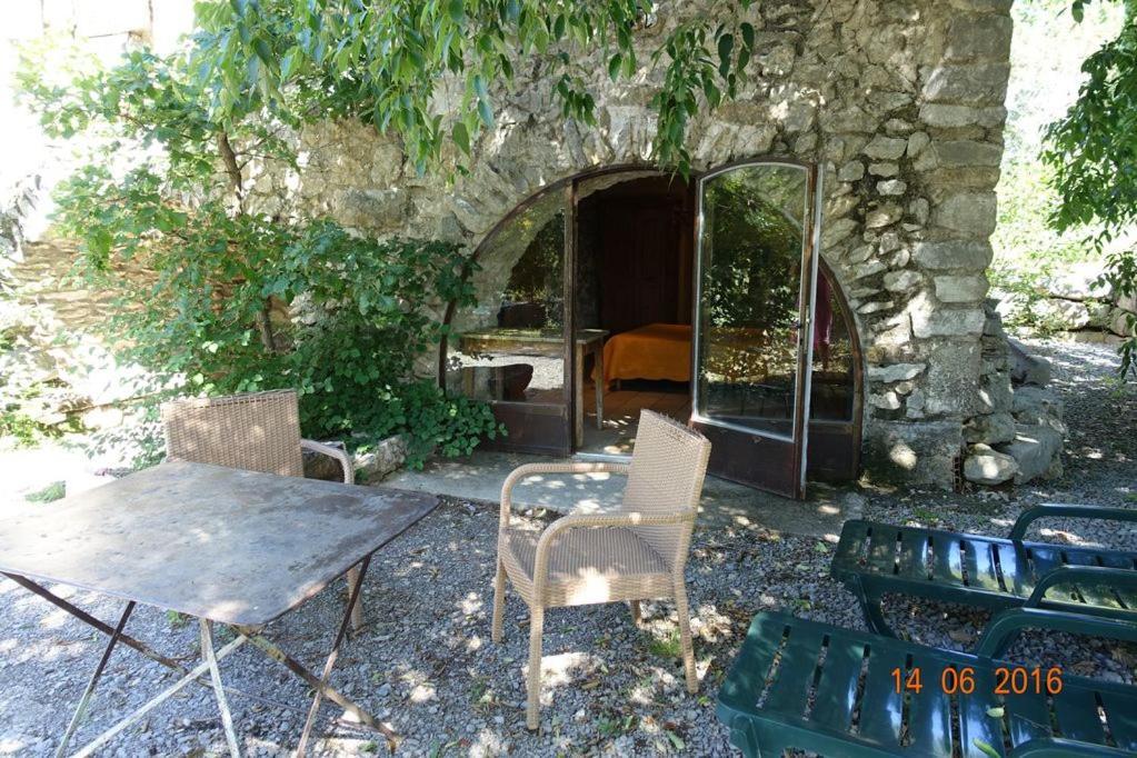Roulottes Et Cabanes De Saint Cerice Vogue Luaran gambar